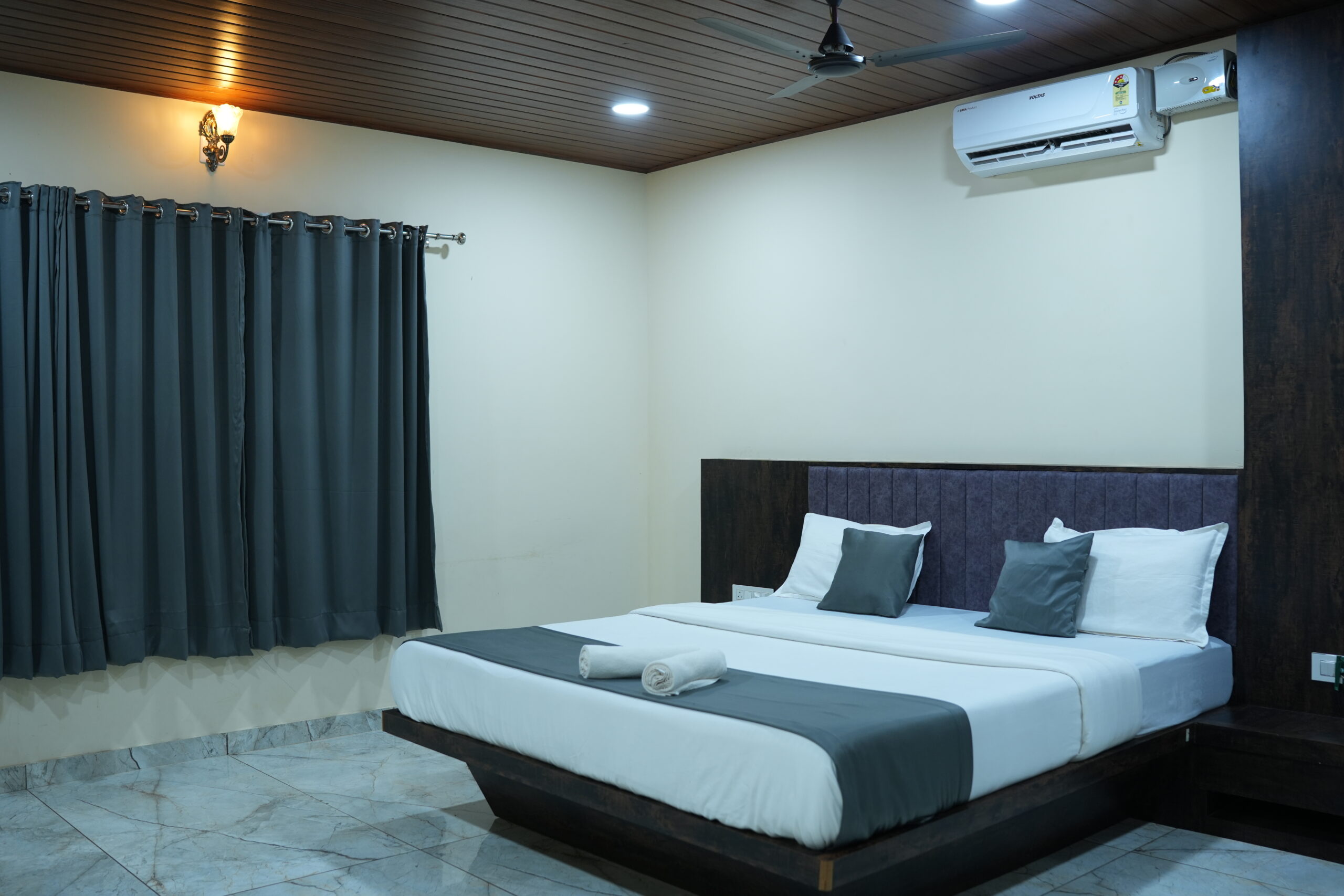 Best resort in Murudeshwara luxury room near beach